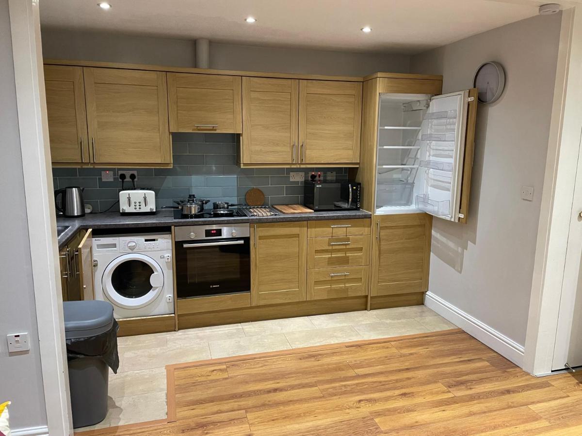 2 Bedroom Apartment Chiswick Park Tube Station London Exteriör bild