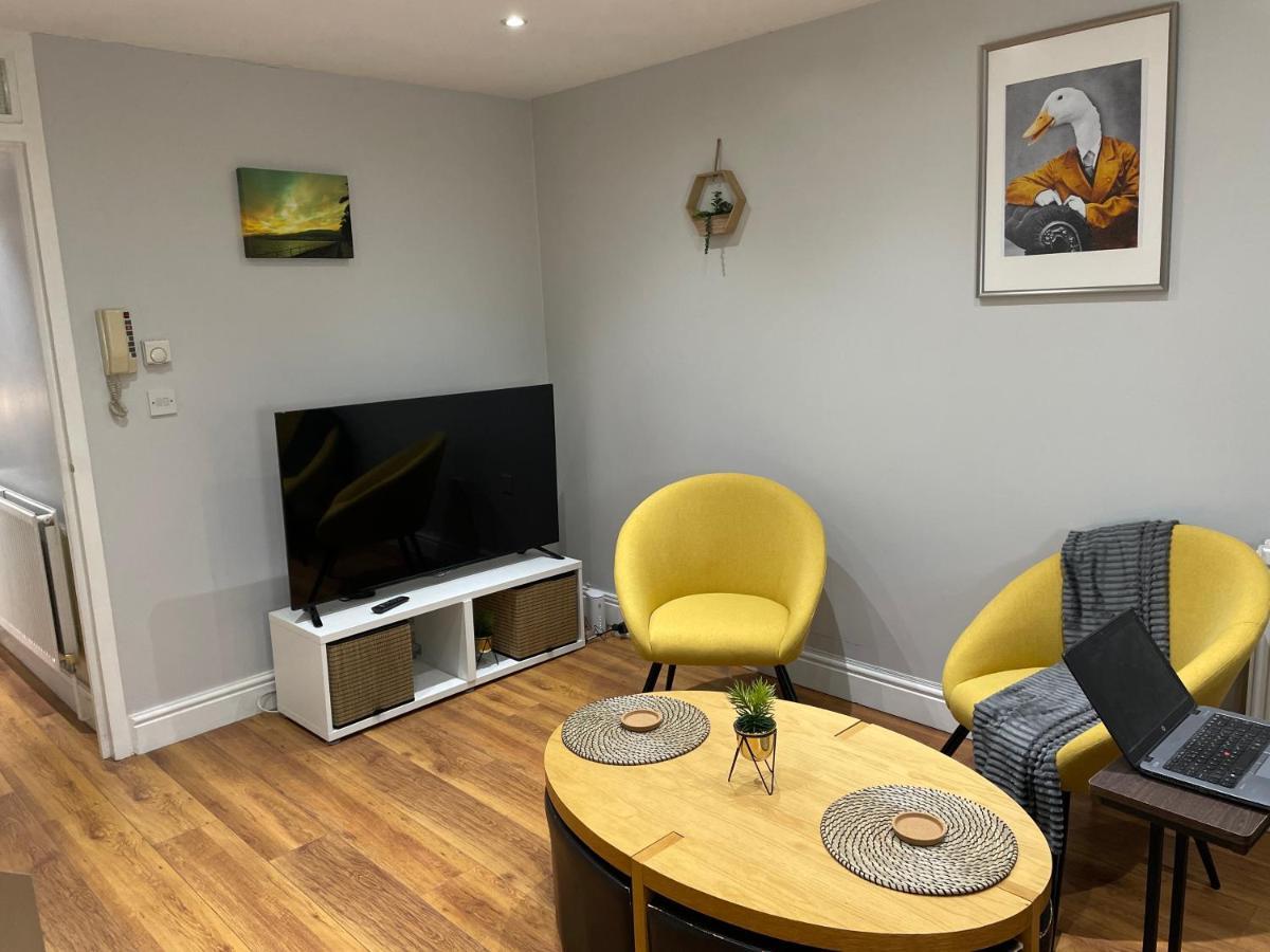 2 Bedroom Apartment Chiswick Park Tube Station London Exteriör bild