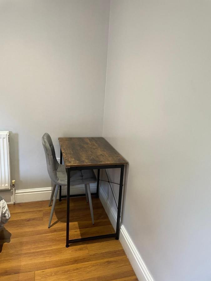 2 Bedroom Apartment Chiswick Park Tube Station London Exteriör bild