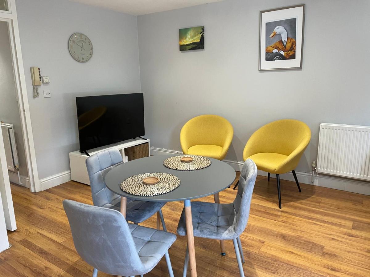 2 Bedroom Apartment Chiswick Park Tube Station London Exteriör bild