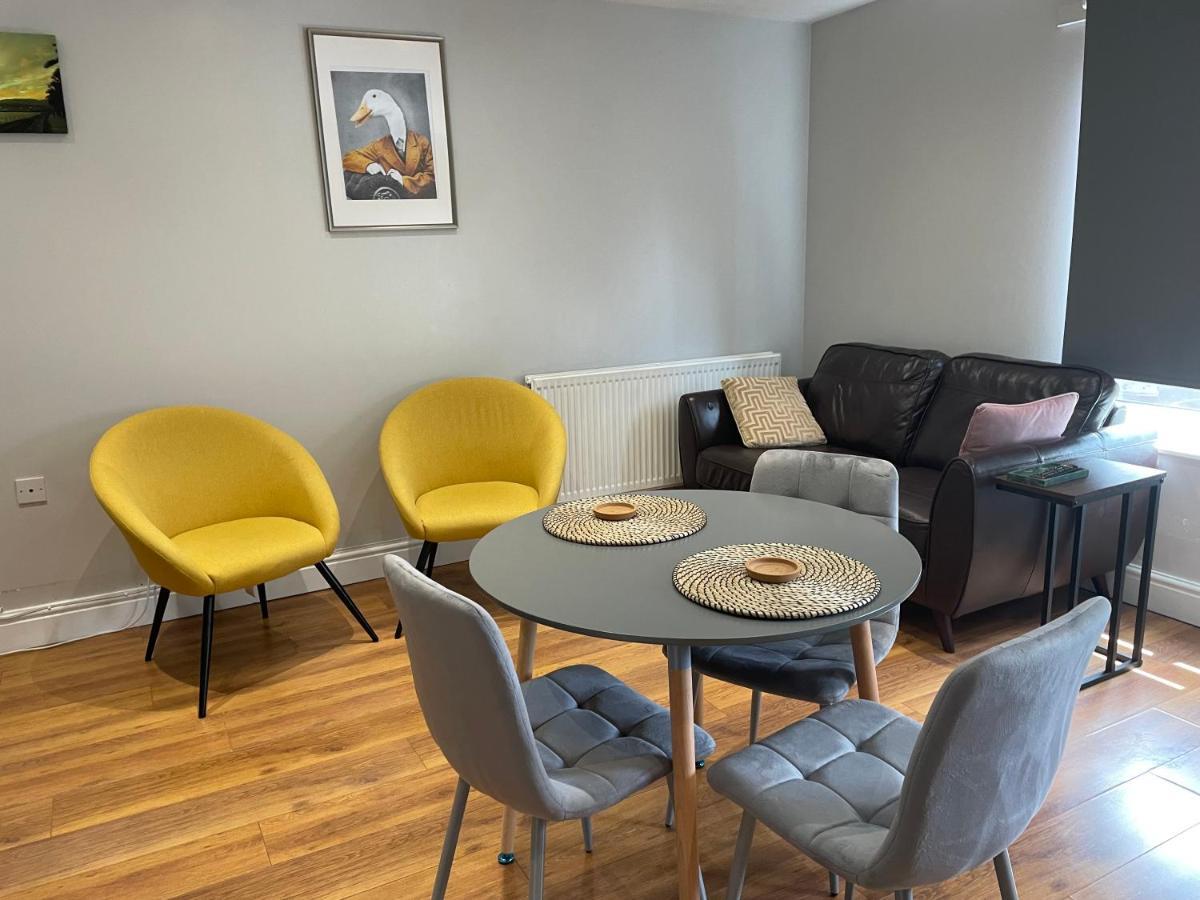 2 Bedroom Apartment Chiswick Park Tube Station London Exteriör bild