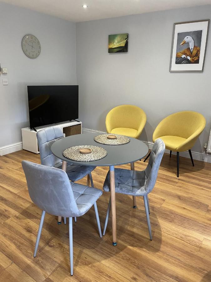 2 Bedroom Apartment Chiswick Park Tube Station London Exteriör bild
