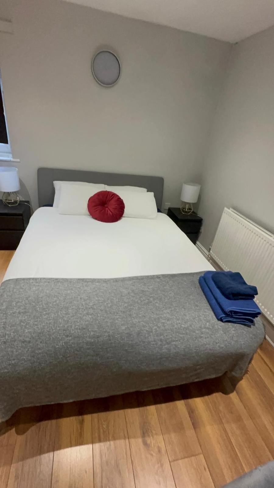 2 Bedroom Apartment Chiswick Park Tube Station London Exteriör bild
