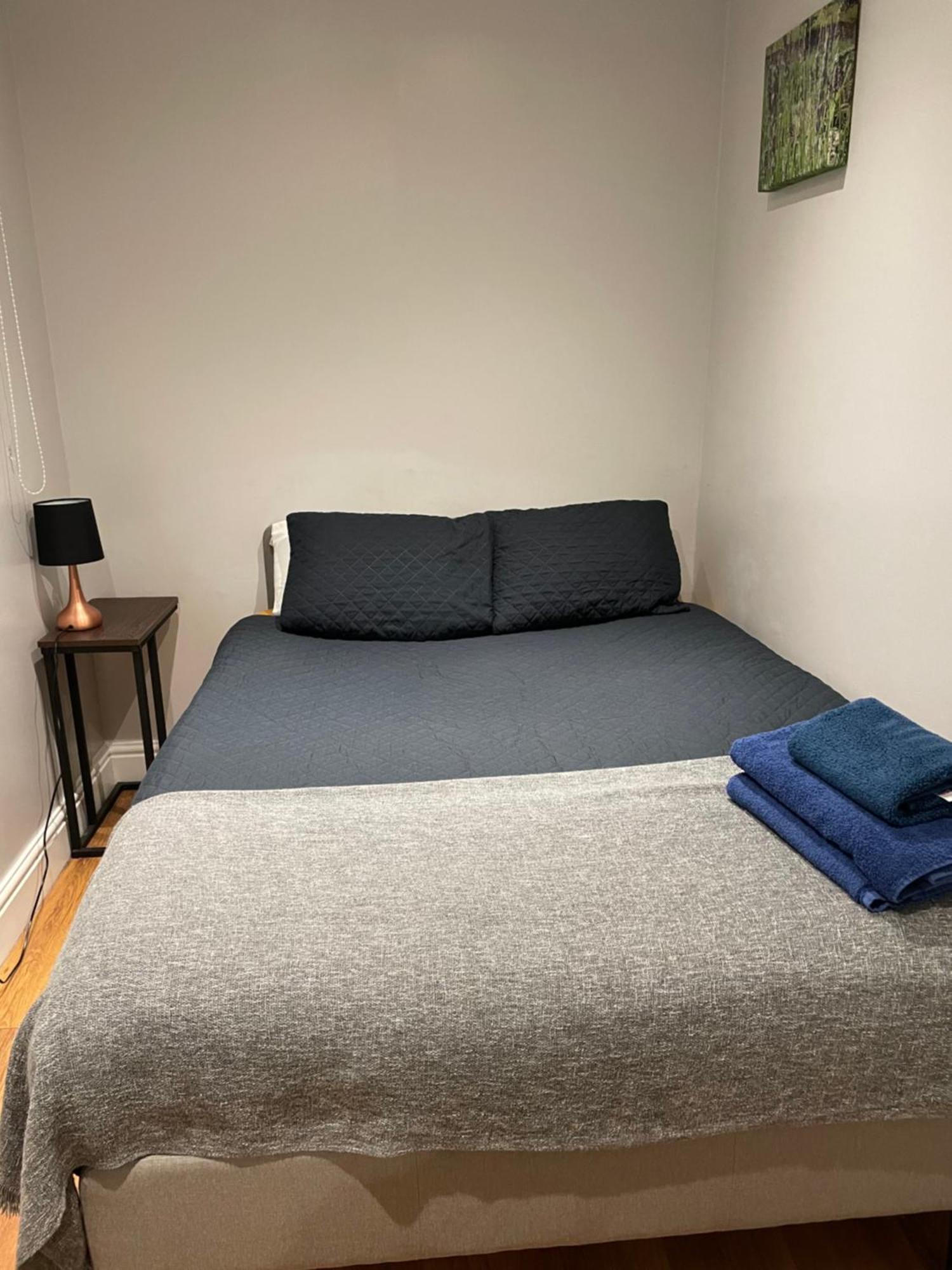 2 Bedroom Apartment Chiswick Park Tube Station London Exteriör bild